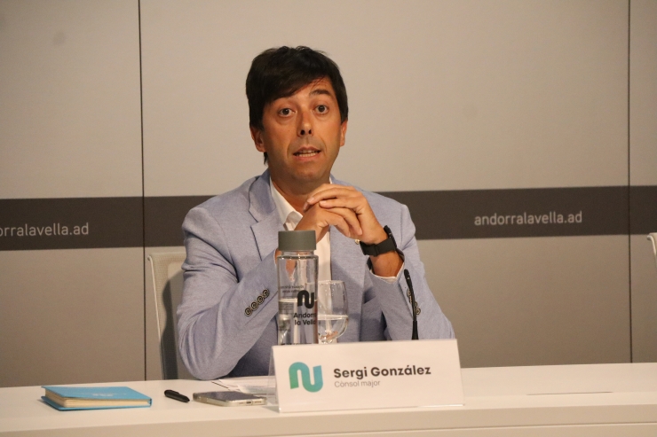 El cònsol major del comú d'Andorra la Vella, Sergi González, durant la roda de premsa de la presentació 'Andorra és Bella'.